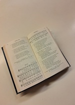 M�rk�v synger - sammen med dig